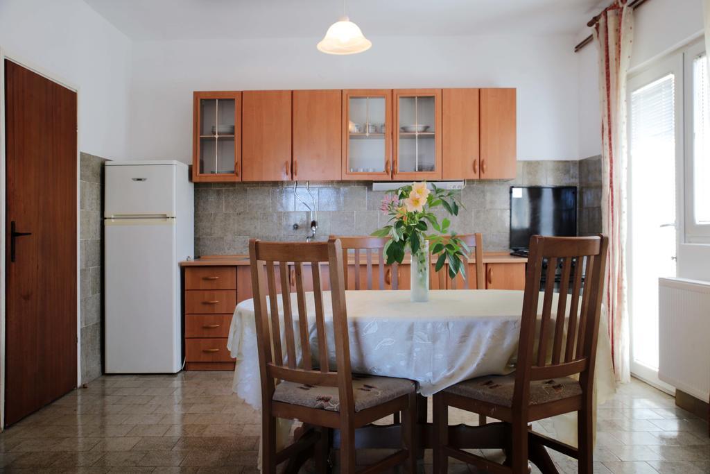 Apartments Roko Tisno Exterior photo