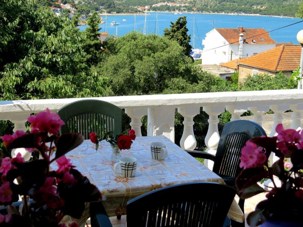 Apartments Roko Tisno Exterior photo